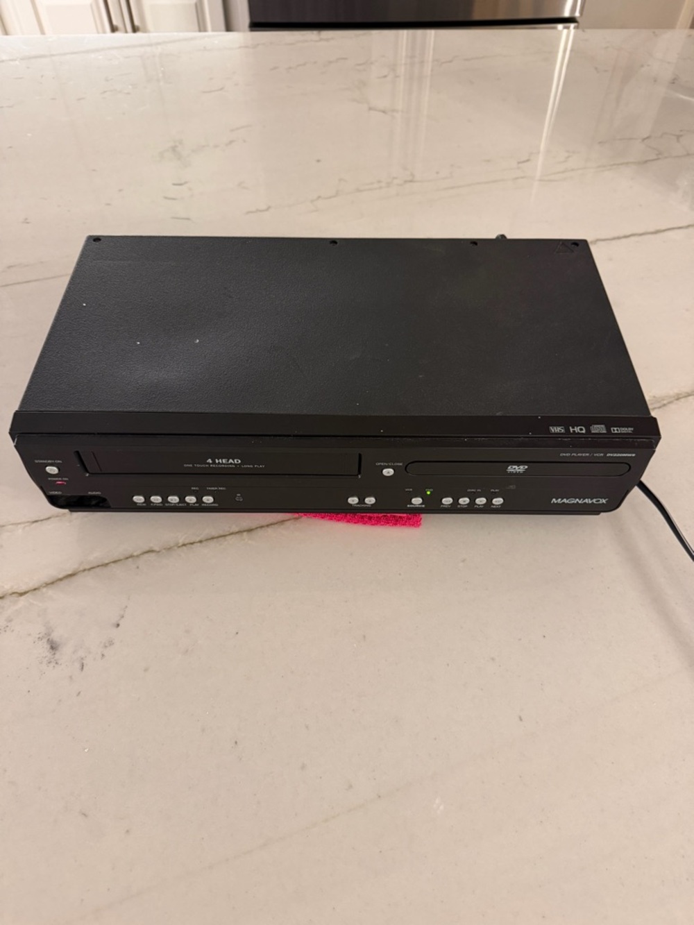 Magnavox DV220MW9 B VCR DVD Player Combo Black